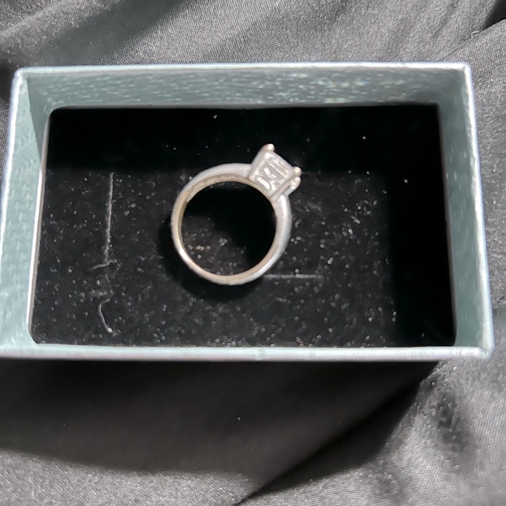 Clear glass silver ring. Size 8 I believe.